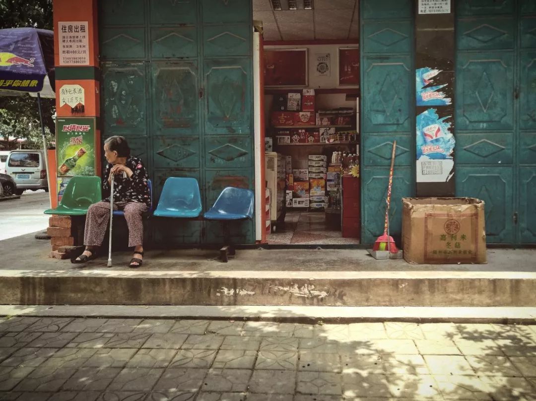 人老了腋毛会脱落吗,人老了脑都会萎缩吗