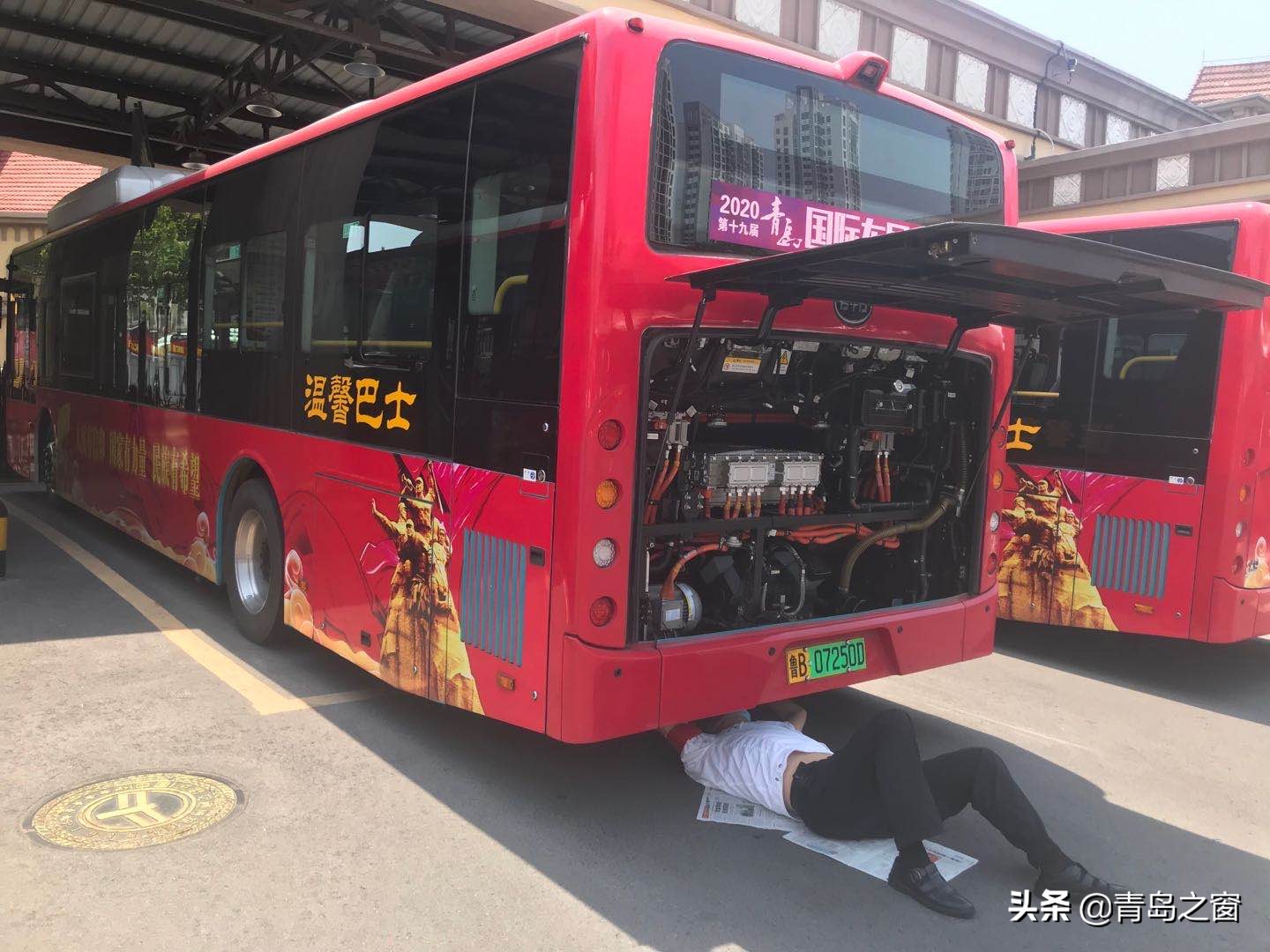 公交车司机的驾驶技术有多牛,公交车女司机驾驶技巧