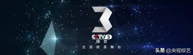 老爷爷篮球表演震撼全场,75岁大爷炫酷球技秀