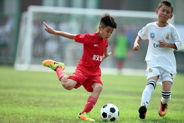 中国足球何来黄金一代,足球蹭热度