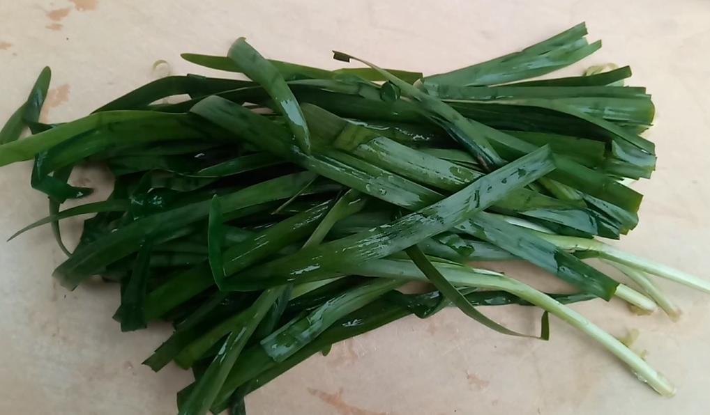 徐州好吃的辣子鸡和韭菜炒河虾,美食家常菜韭菜炒河虾太好吃了