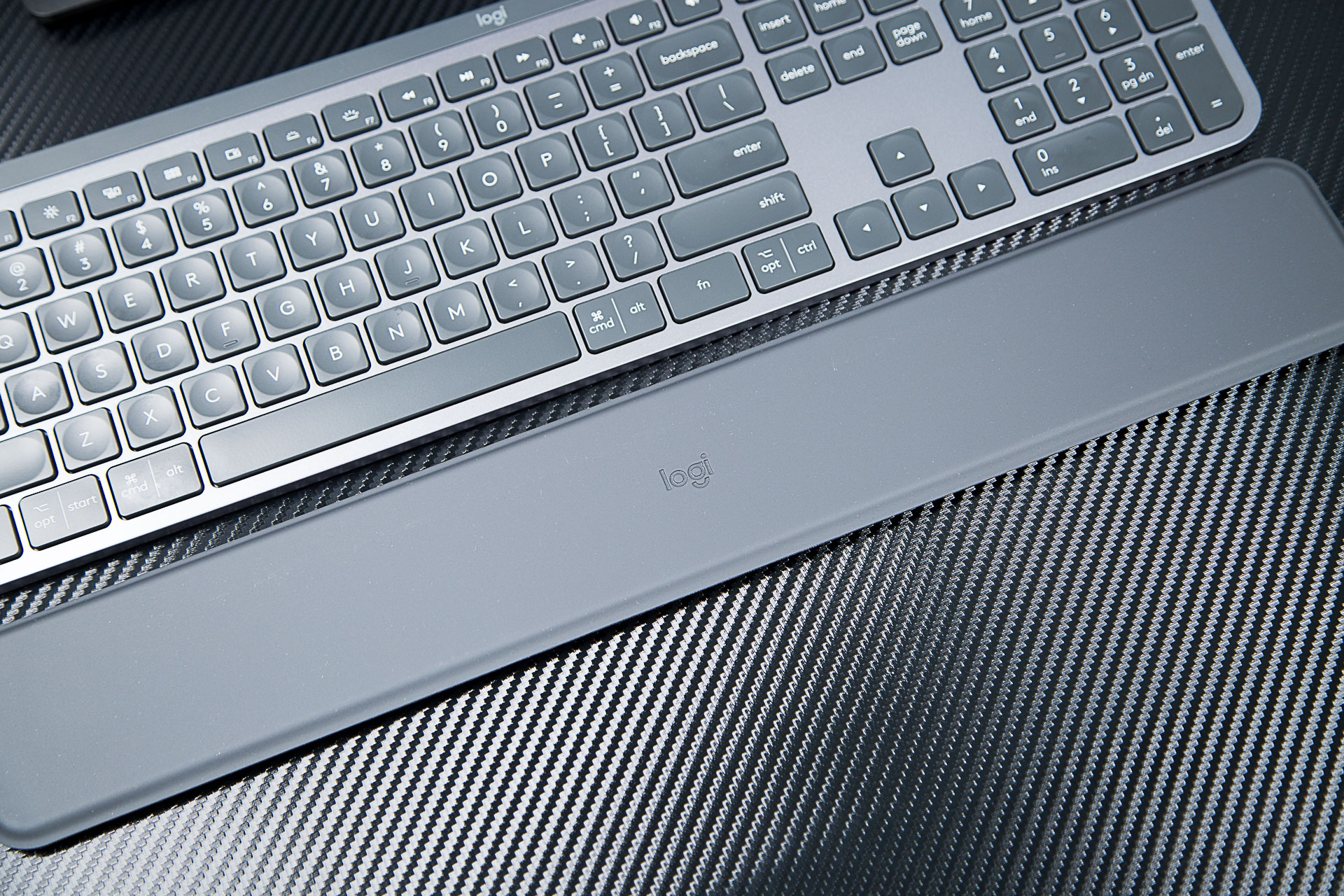 罗技mxmaster2s和3,罗技MXKeys无线键盘