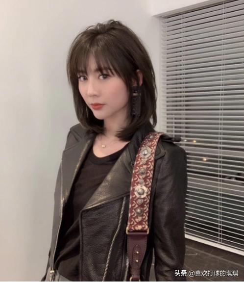 纯欲系女神脸型适合什么发型,既温柔又显气质的发型