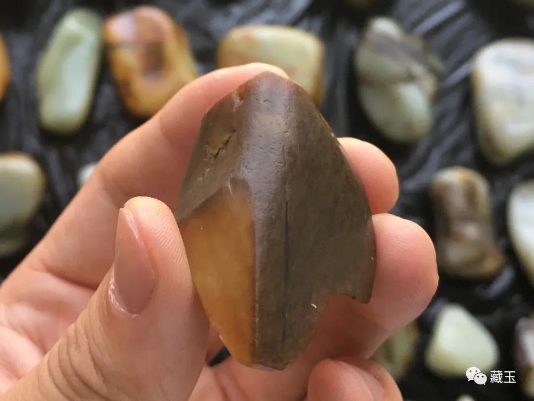 栗子黄玉和鸡油黄有什么区别,和田玉沁料