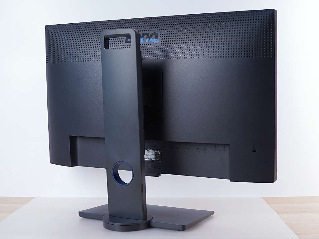 rtx2080名人堂10周年,黑白拼色主机