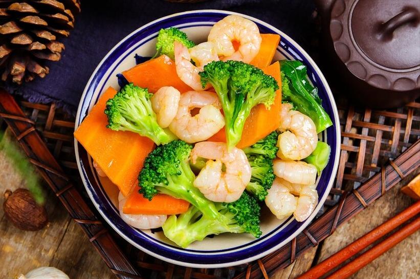 炒西兰花要焯水还是直接炒,炒西兰花焯水或直接下锅炒就错了