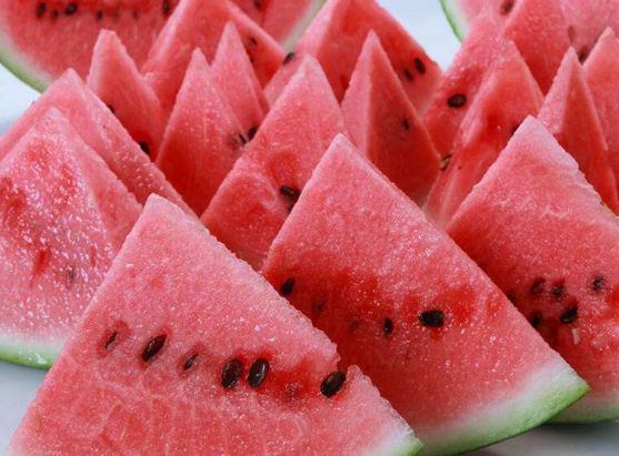 西瓜吃不完放冰箱,西瓜吃不完怎么办可以冷冻吗