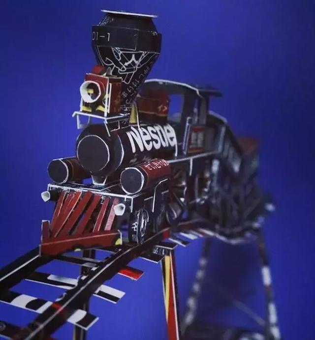 日本小哥自称“空箱职人”，靠着废纸盒办展览