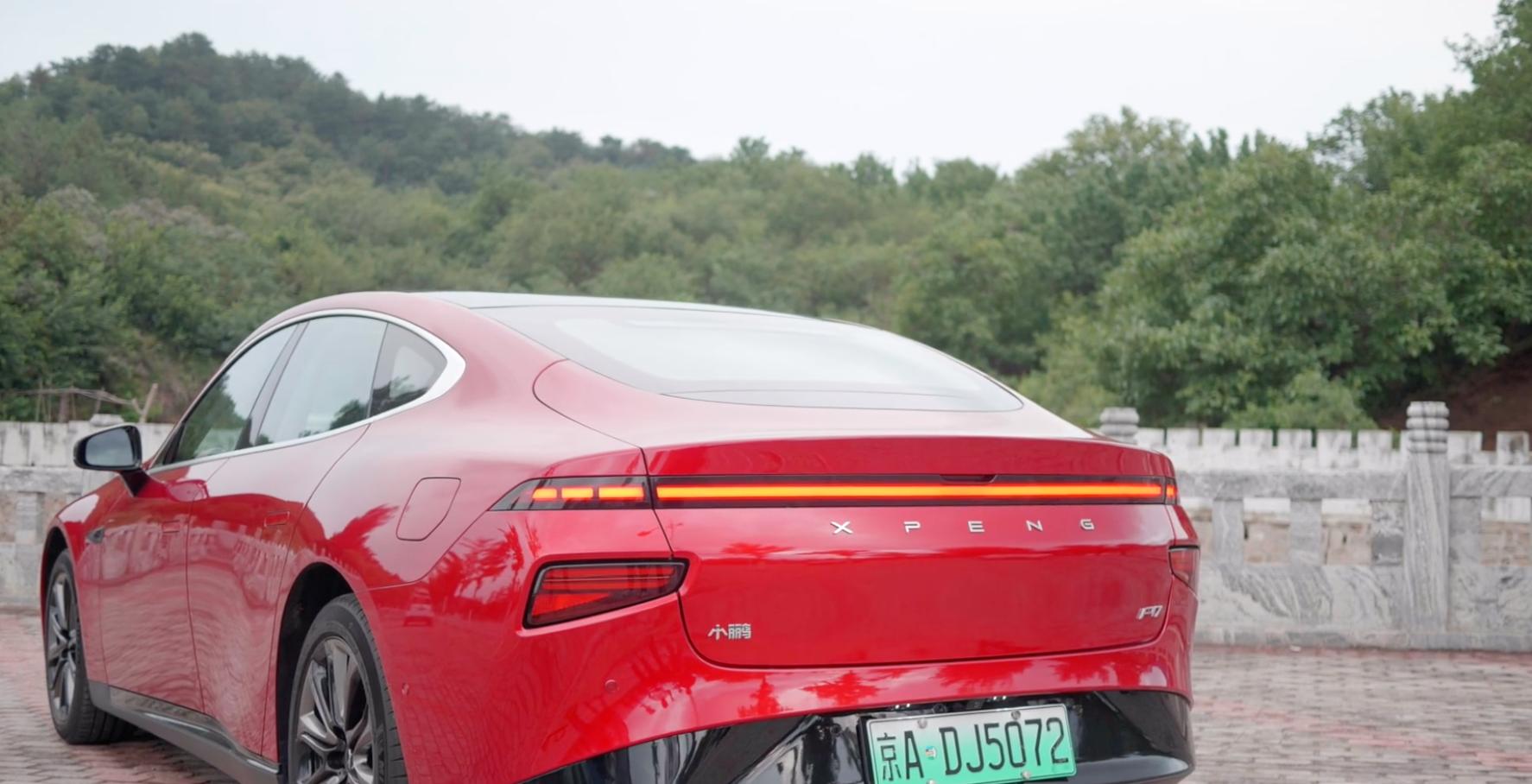 8万多公里的小鹏p7能买吗 (小鹏p7老款和新款的驾驶感受区别)