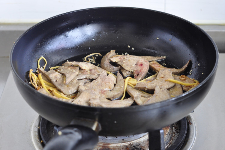 麻油猪肝怎样做才不苦,麻油猪肝家常做法