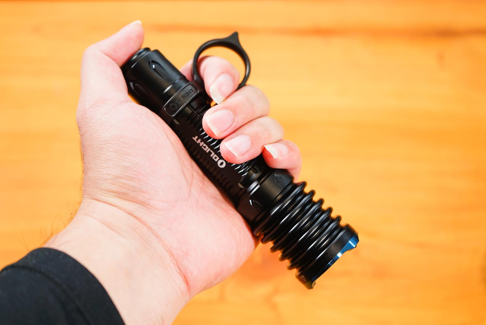 最纯粹的战术手电筒体验如何?傲雷WARRIOR武士X3首发上手