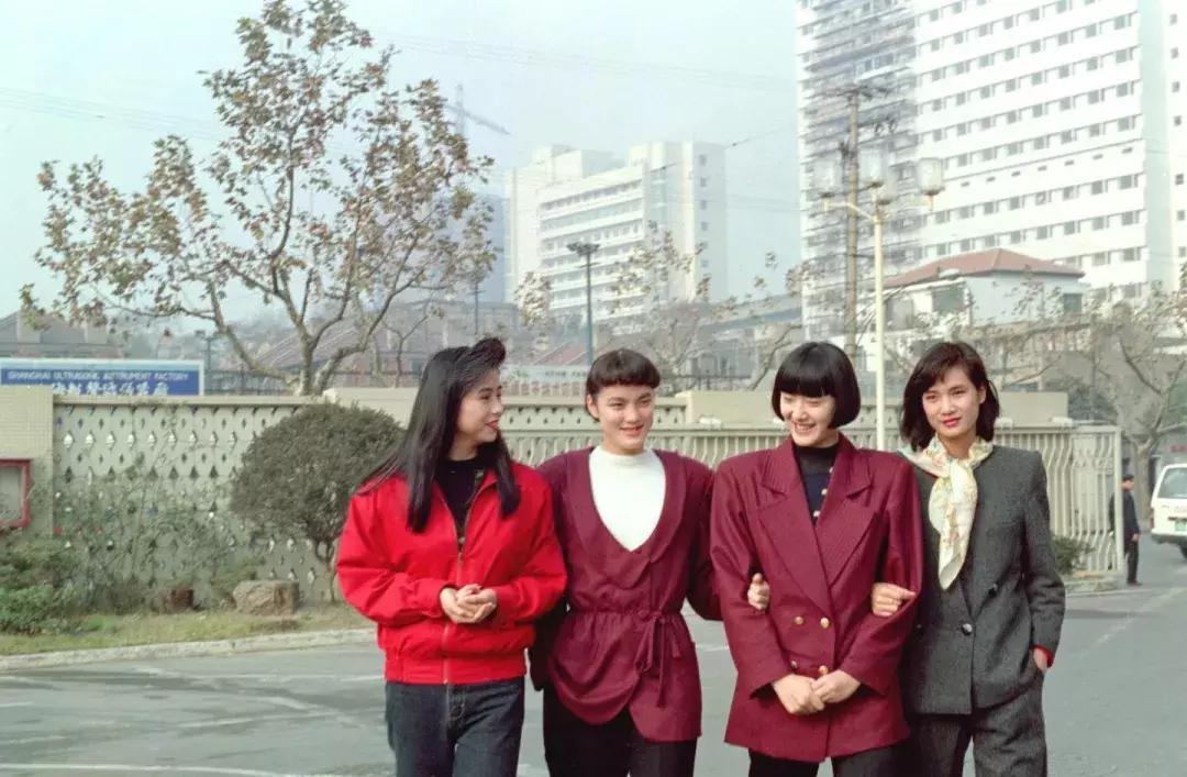 70张照片合集视频,70年衣食住行对比图