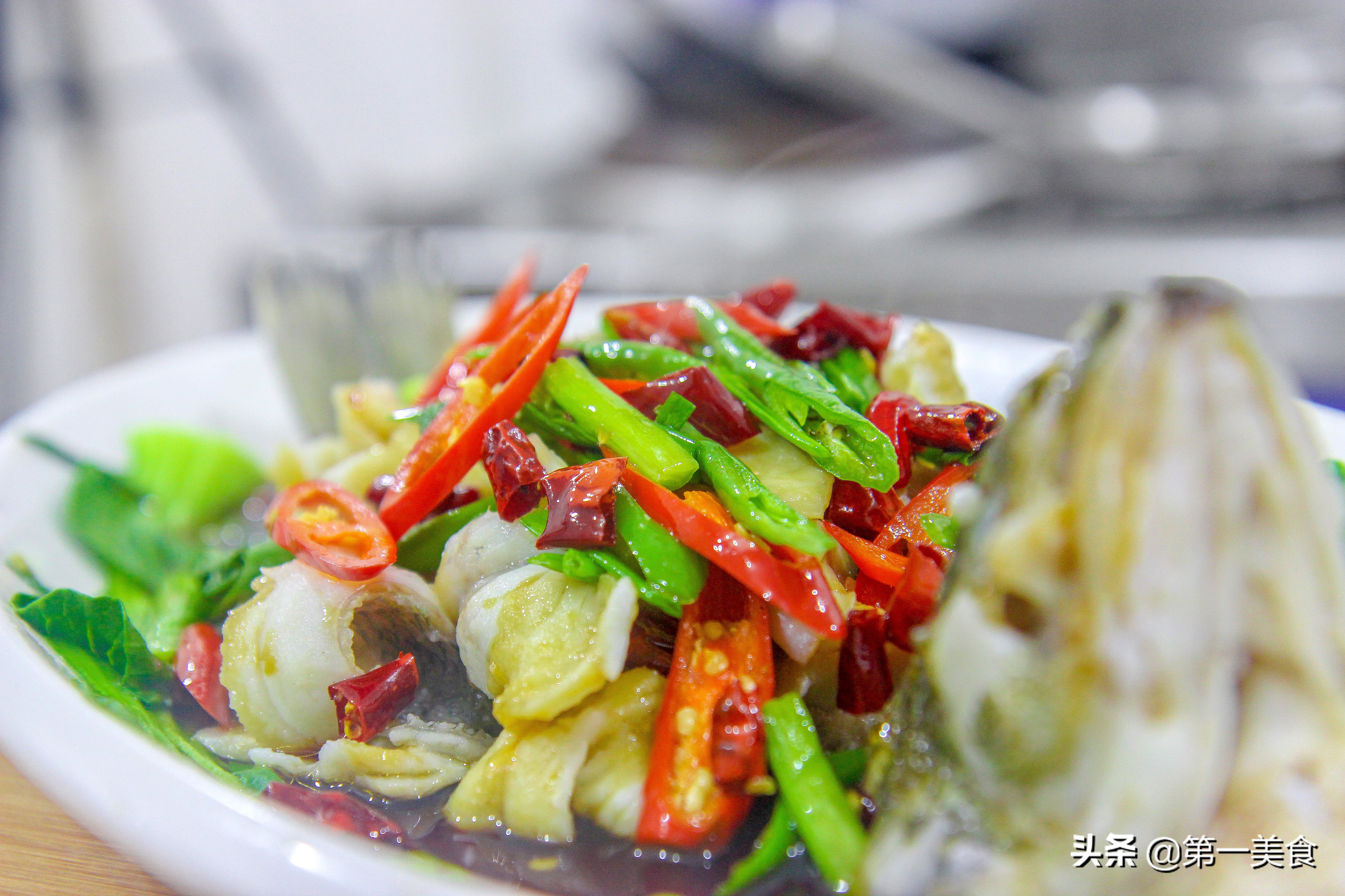 为什么饭店的鱼片滑嫩还不碎？关键在这一步，厨师长教你技巧