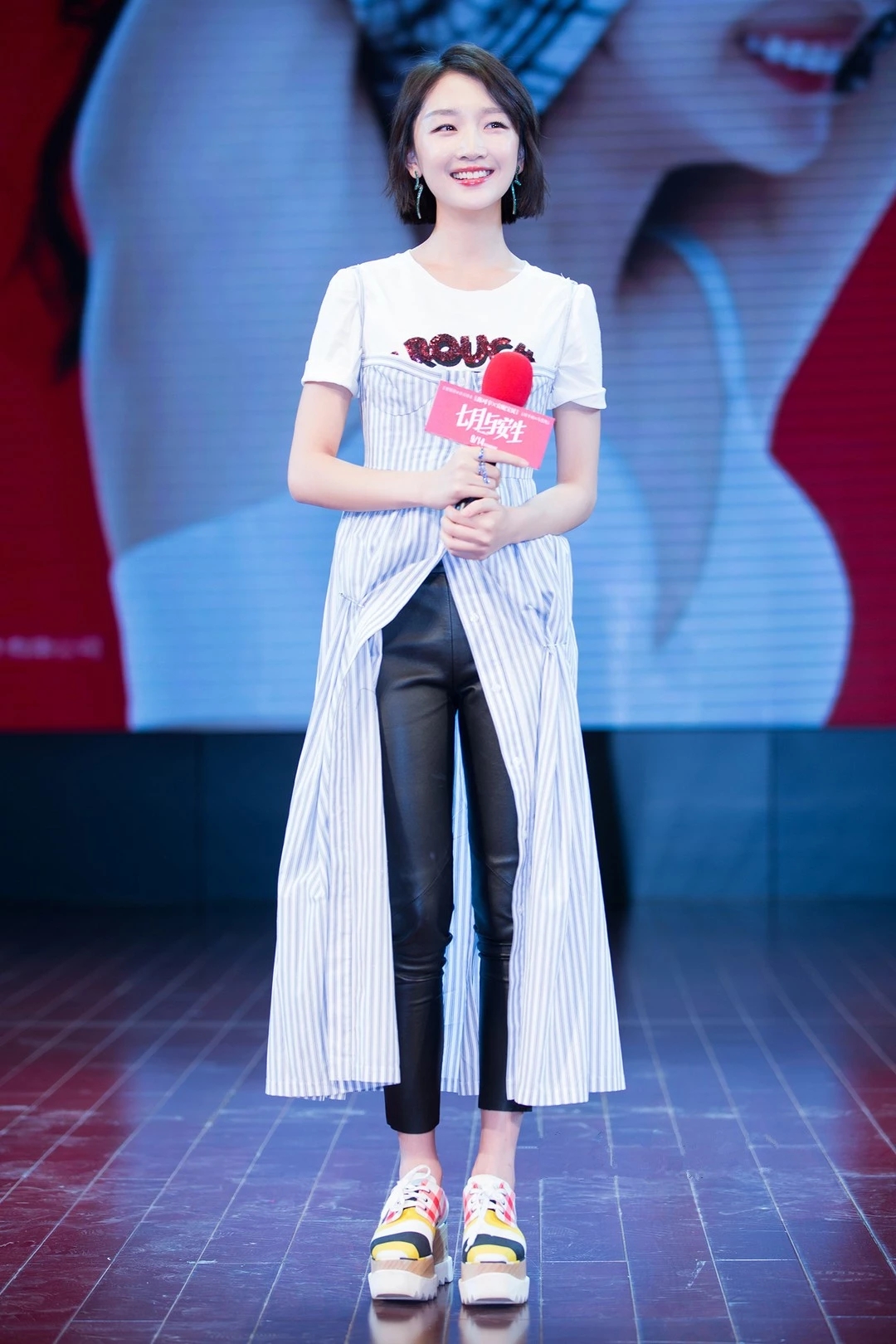 女人短袖搭休闲裙宽松时尚又减龄,吊带裙减龄显瘦洋气上档次