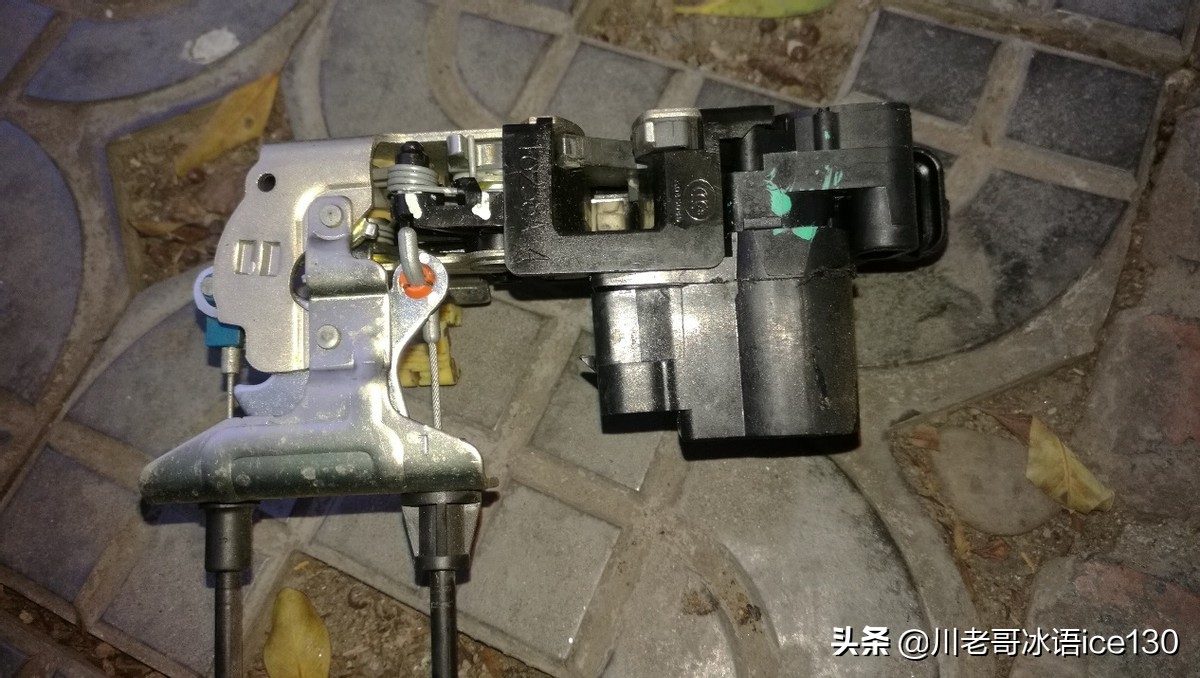 汽车的中控密码忘了怎么办,车的门锁坏了关不上怎么办