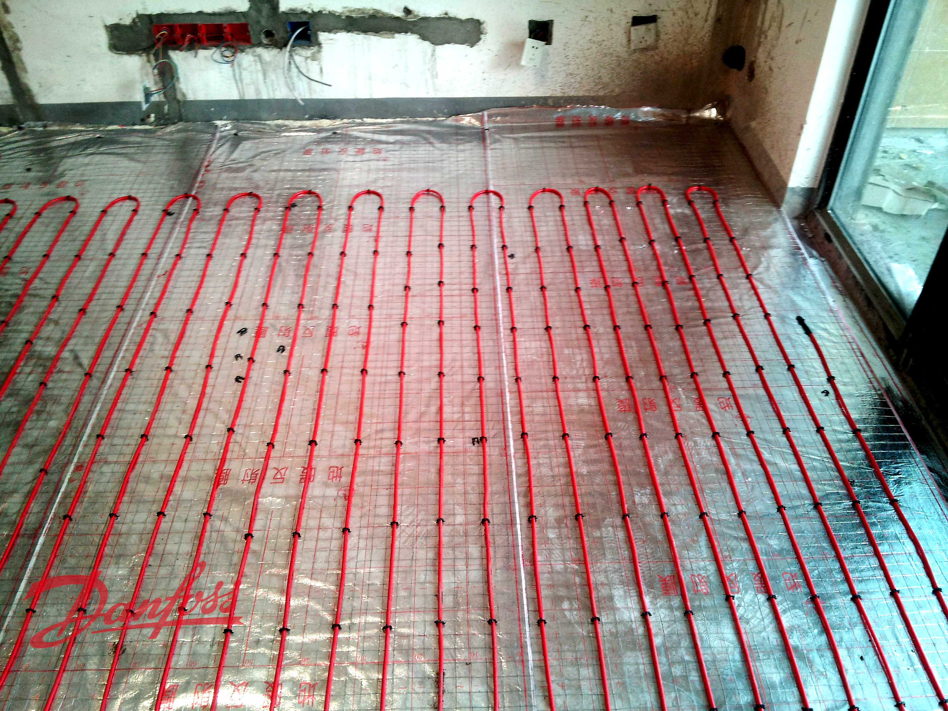 家里安装地暖和暖气哪个好,家里装电地暖好还是空调好