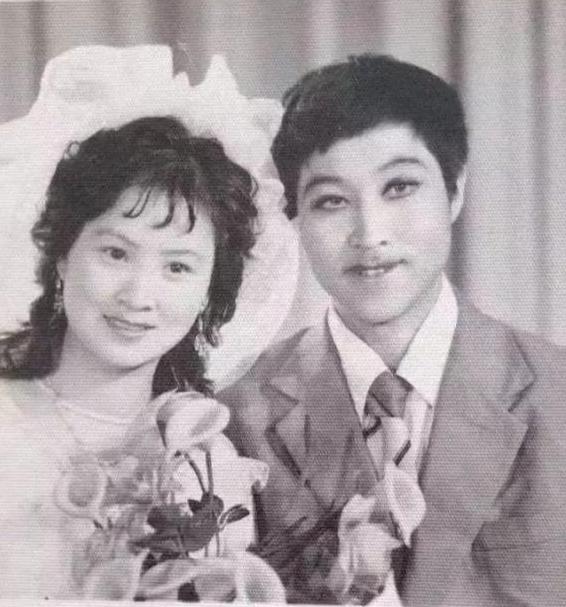 “爸妈,你俩怎么在一起的”,父母颜值差距大,网友:所以我普通