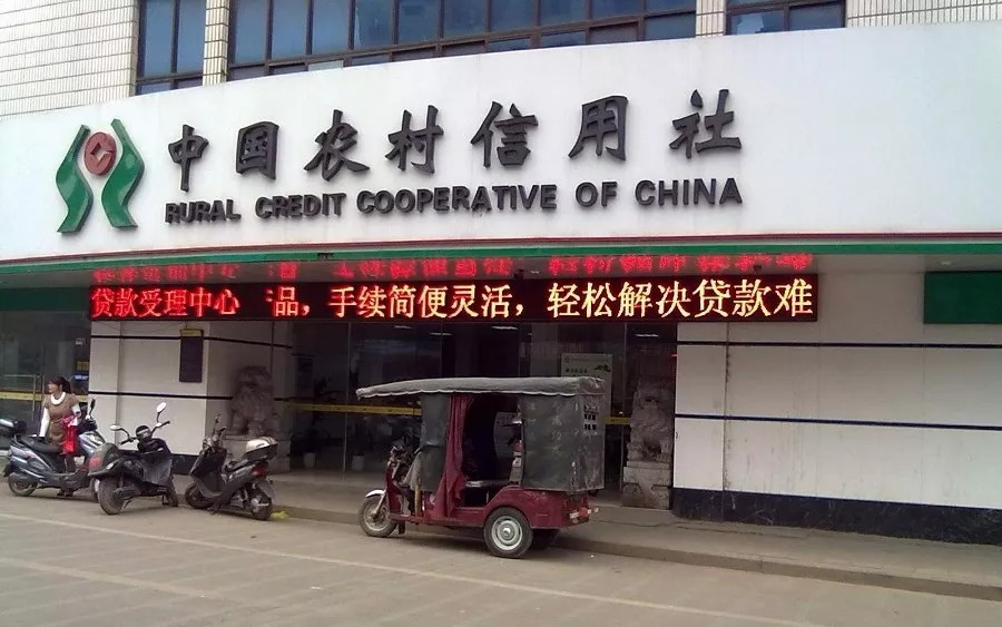 30万放在银行定期一年收入多少,五十万存银行一个月能挣多少