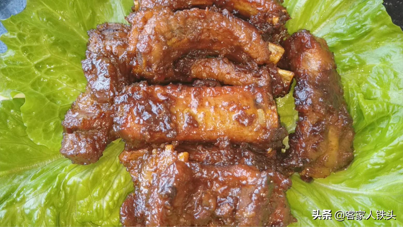 这才是蒜香排骨最好吃的做法,这才是排骨最过瘾吃法