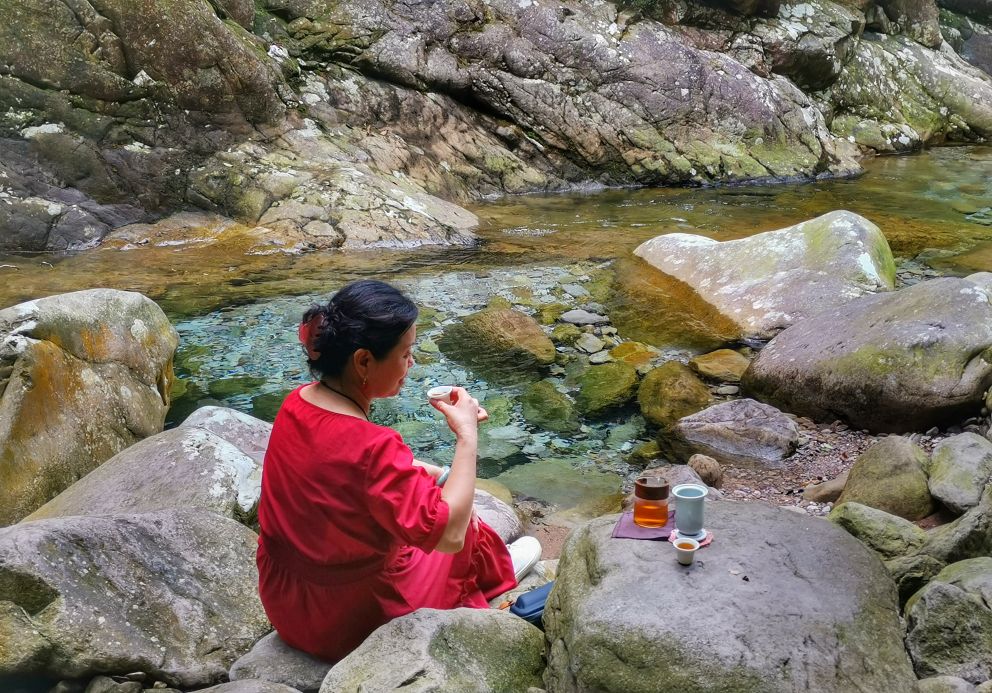 武宁牛鼻孔溯溪被困,武宁牛鼻孔溯溪潜水