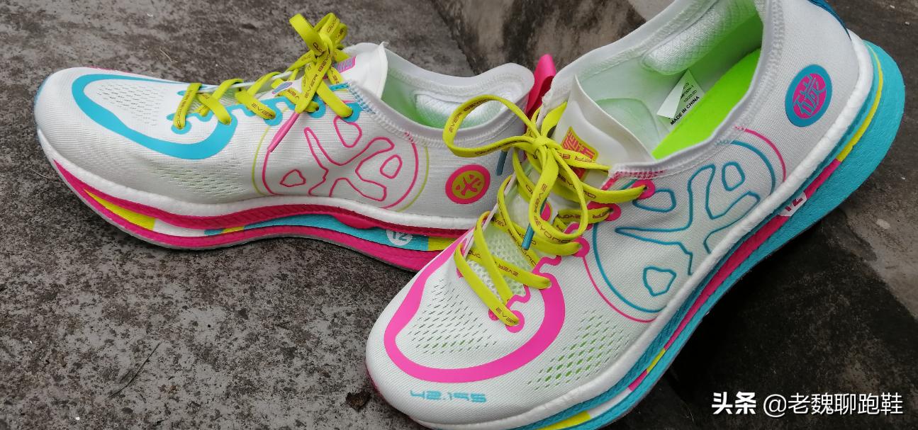 必迈惊碳实测报告：国产第一款推动力跑鞋，轻薄透气释放脚踝压力