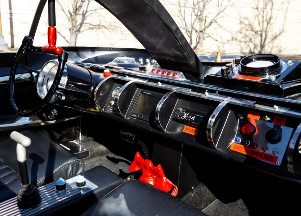 布鲁斯韦恩的蝙蝠车,布鲁斯韦恩开蝙蝠车