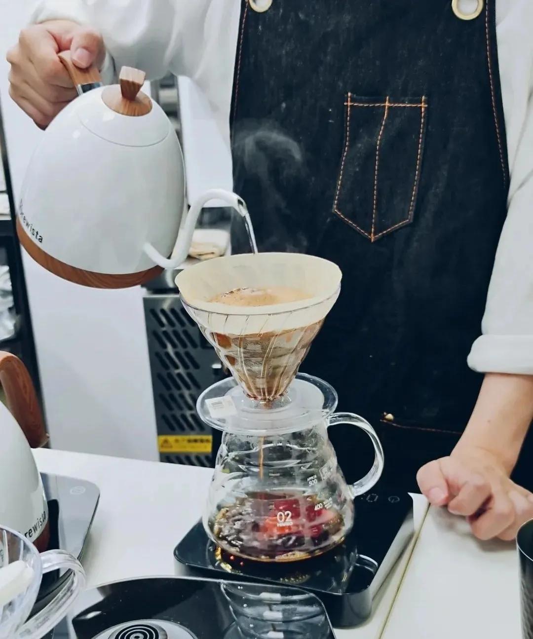 200家便利店连锁,2000家店的便利店巨头