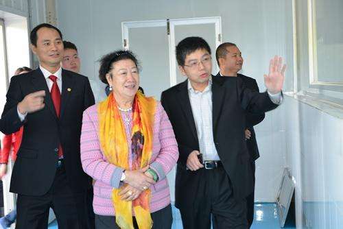 中国老人靠易拉罐创业,退休大妈靠易拉罐年入80亿