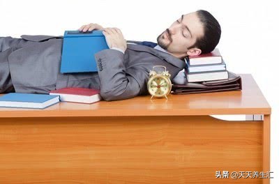 早起脖子肩膀酸痛怎么缓解,脖子疼有点僵硬睡觉落枕了怎么办