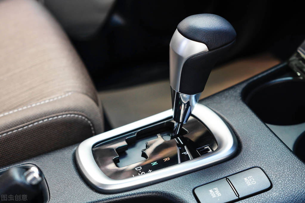 自动挡遇到长坡如何行驶,自动挡长下坡路段的正确操作