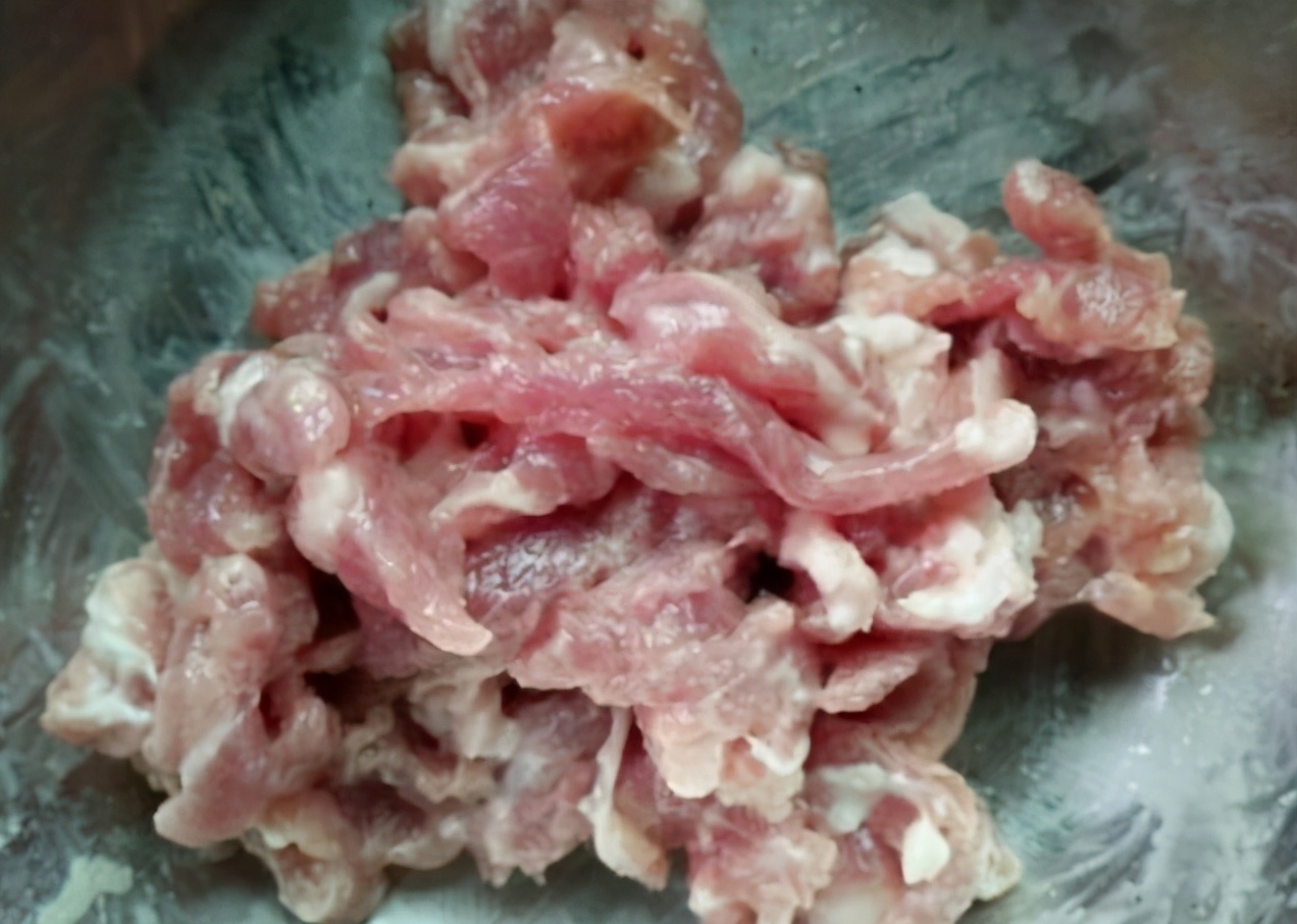 不管炒肉片还是肉丝，牢牢记住炒前多做2步，炒好后又嫩又滑又香