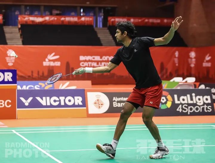 国羽队医,国羽握拍