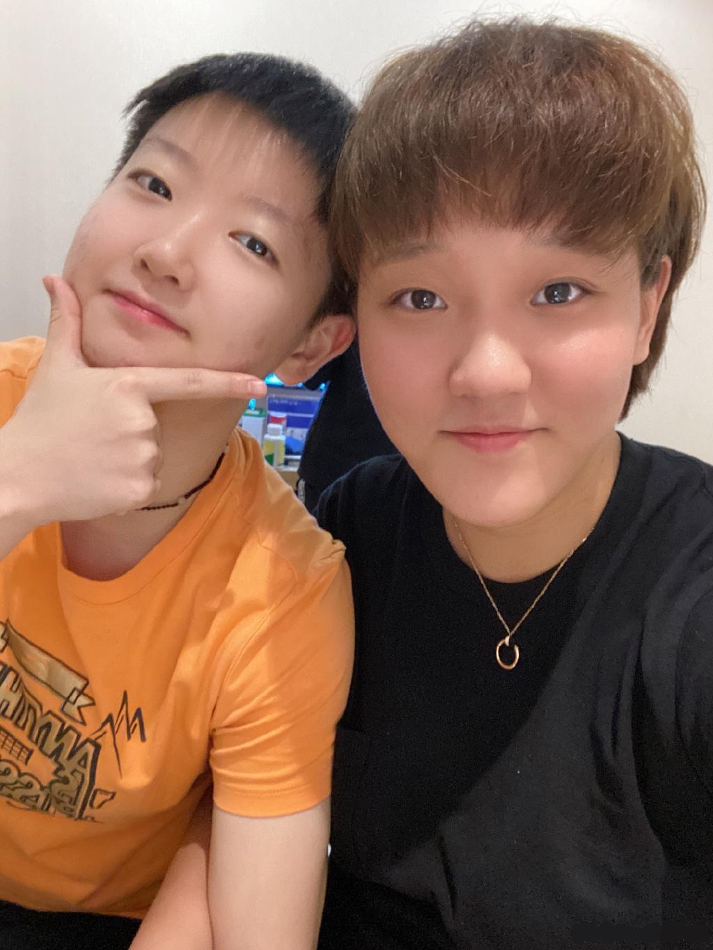 陈梦孙颖莎今日启程,金牌生日蛋糕意味深长,队友祝福忙坏小黑