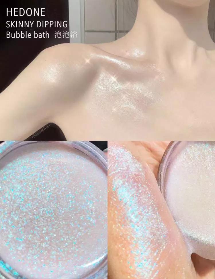 佟丽娅将任春晚主持，却被质疑稳输董卿？但在妆容上她确实赢了..