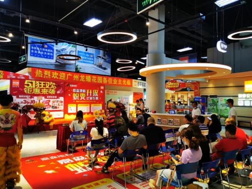 百安居第一国际店嘉森地板,百安居共享建材家具整装