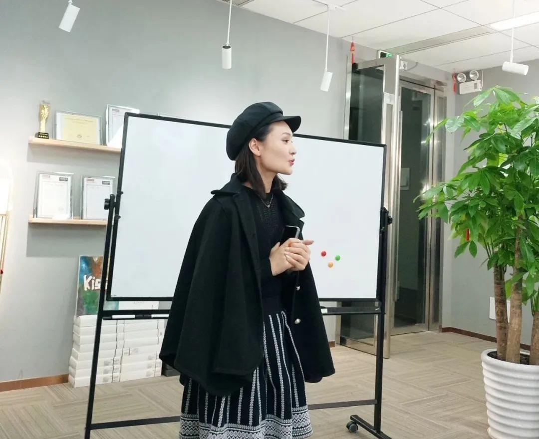 朋友圈里的微商是干啥的,微商都是什么样的工作