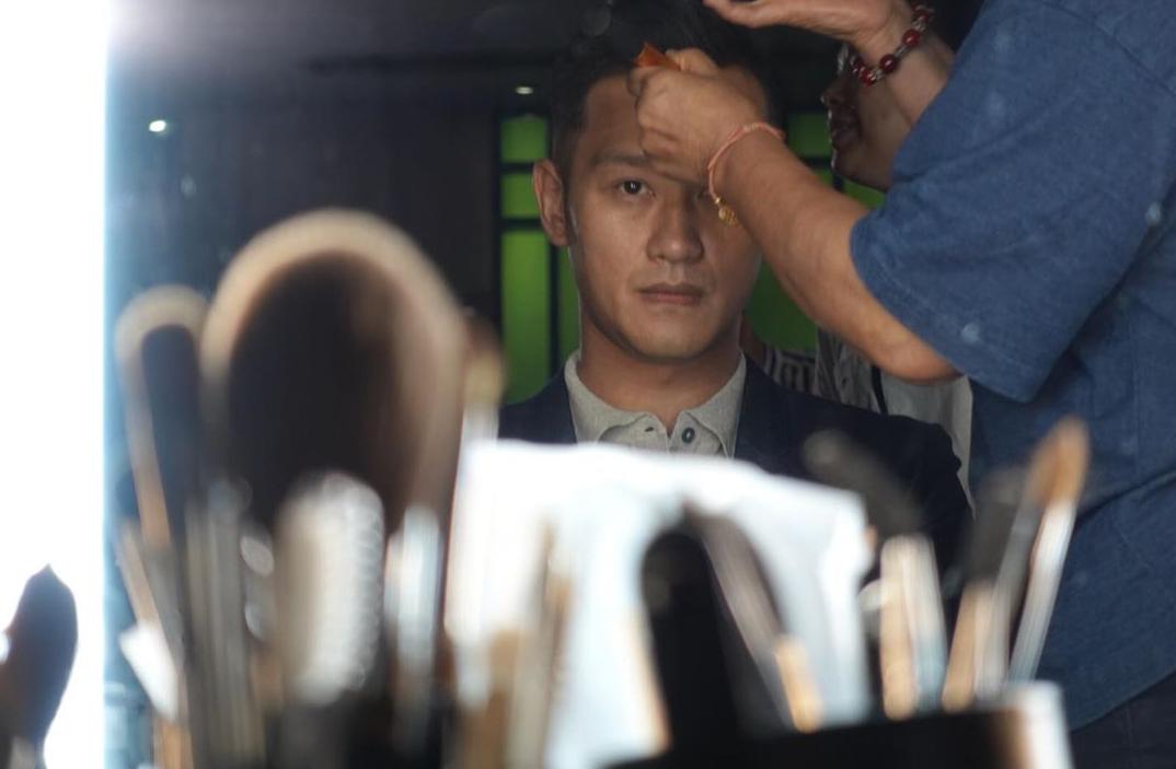 曾被誉为陈奕迅接班人却因藏毒而事业下滑如今与女友分手