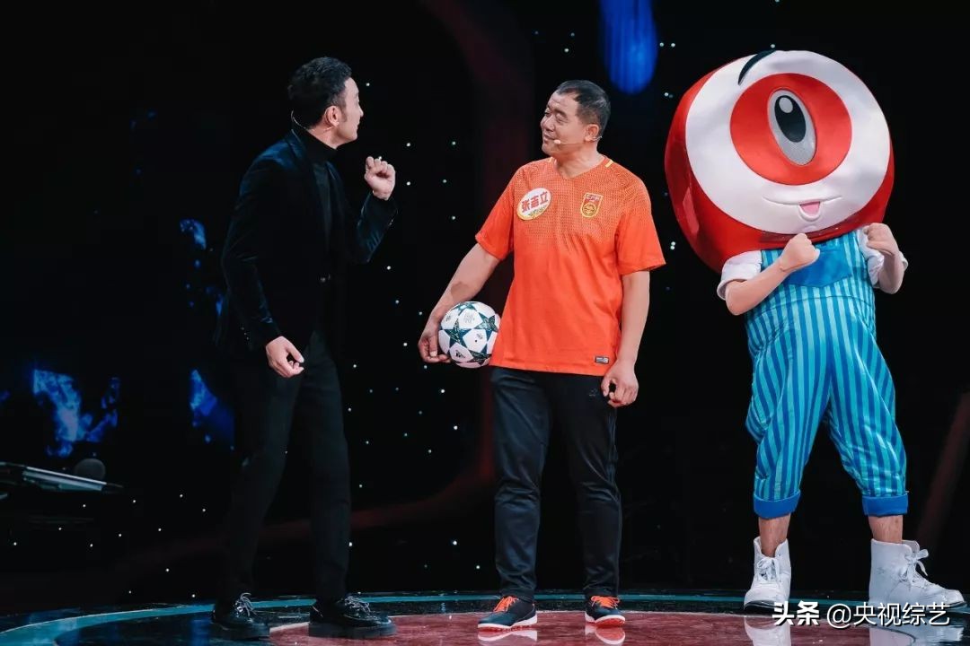 大腿颠球100下,10岁少年创造一小时交替颠球纪录