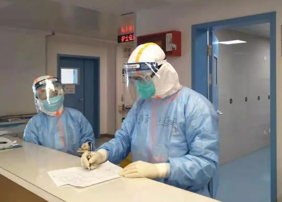 抗疫一线我是党员义不容辞,抗疫一线有种光荣叫火线入党