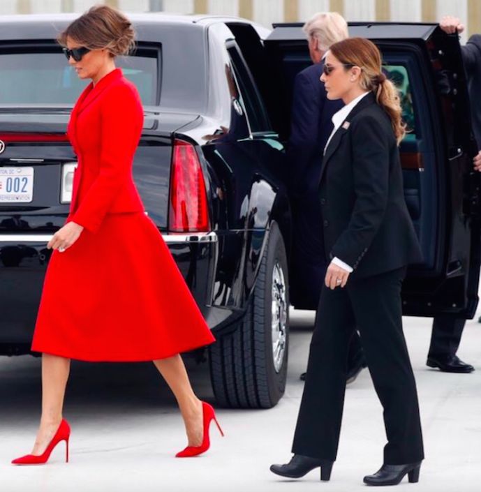 特朗普梅拉尼娅埃及,特朗普梅拉尼娅牵手上飞机