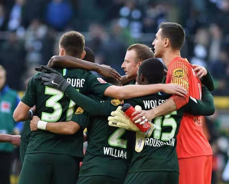 盘点那些点燃全场的逆天扑救,小组赛第一轮十大精彩扑救