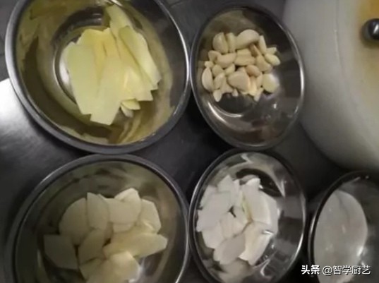 正宗的东北辣白菜的做法大全,朝鲜族辣白菜汤的正宗做法