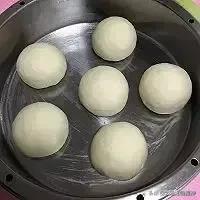 什么面粉蒸出来的馒头特别白,面粉看着白但和面就发黑怎么回事