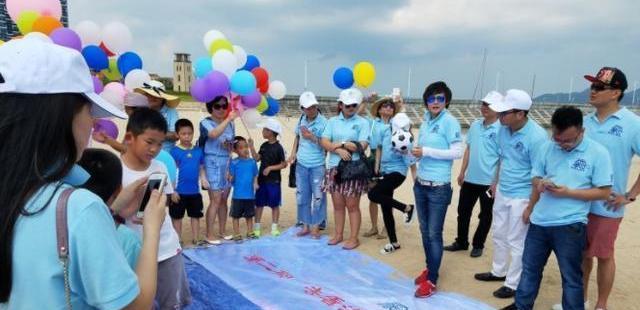 滕巍年轻时照片,滕巍脱衣庆祝