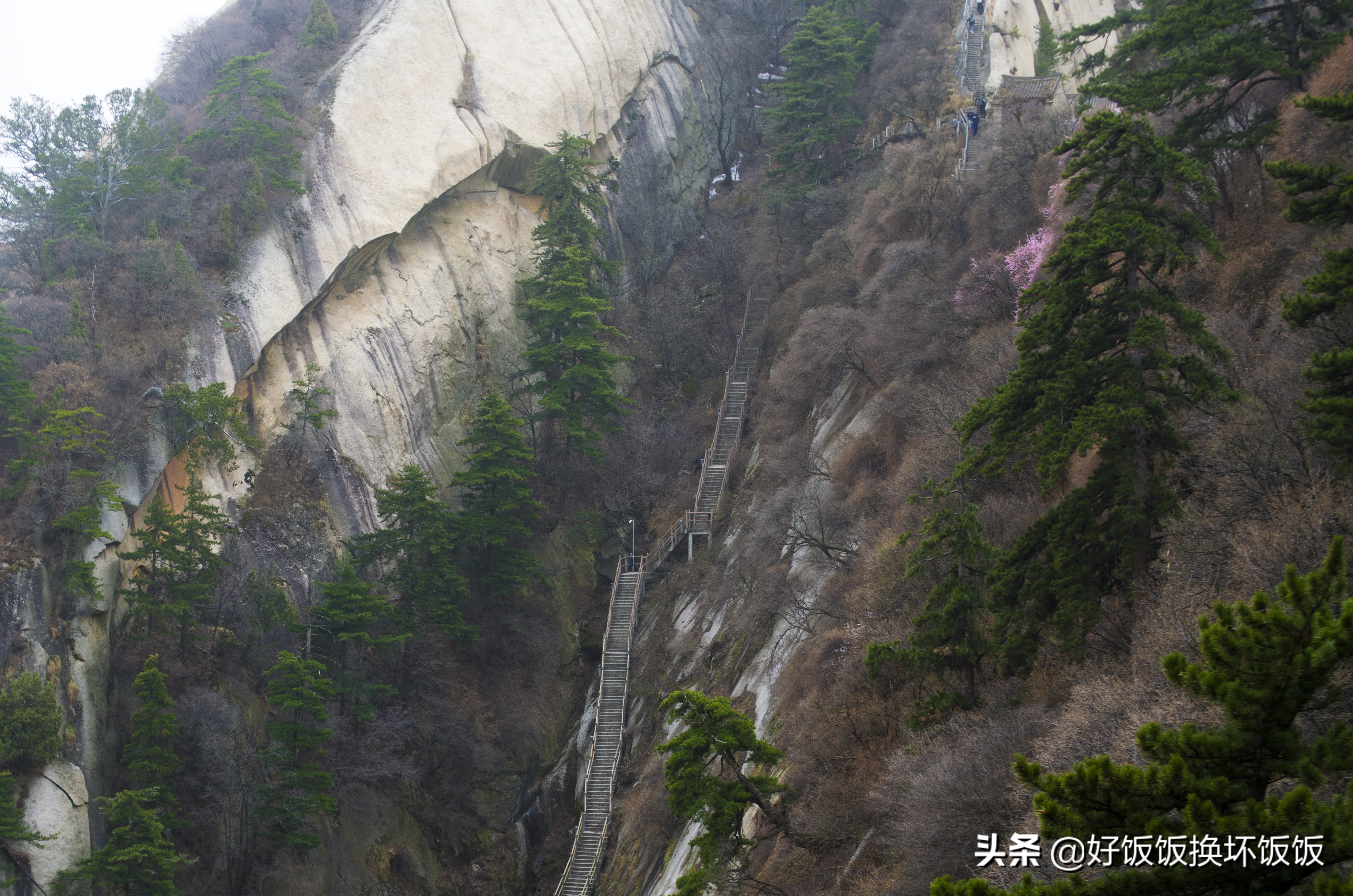 华山站到华山北峰怎么走,华山西峰到华山北峰山路怎样