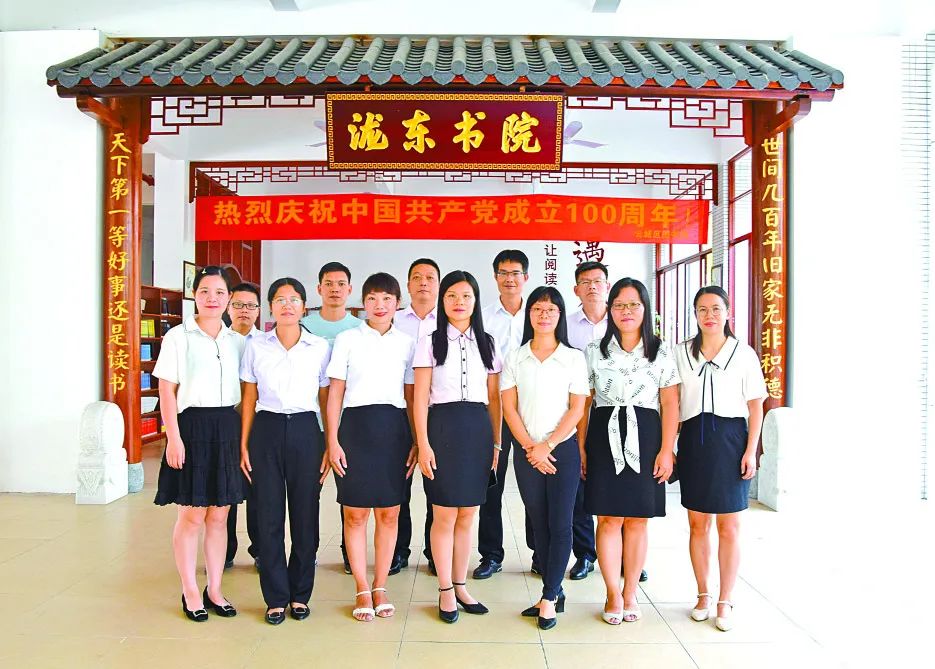 云浮优秀教师名单,云浮中学初中部教师照片