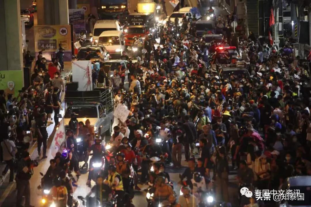 泰国还挺得住吗？*行游**大军直逼十世王皇家护卫队！