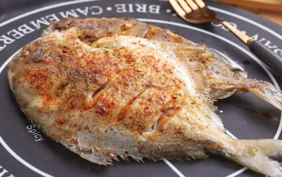 煎鲳鱼不粘铁锅不破皮的正确做法,煎鲳鱼如何不破鱼皮