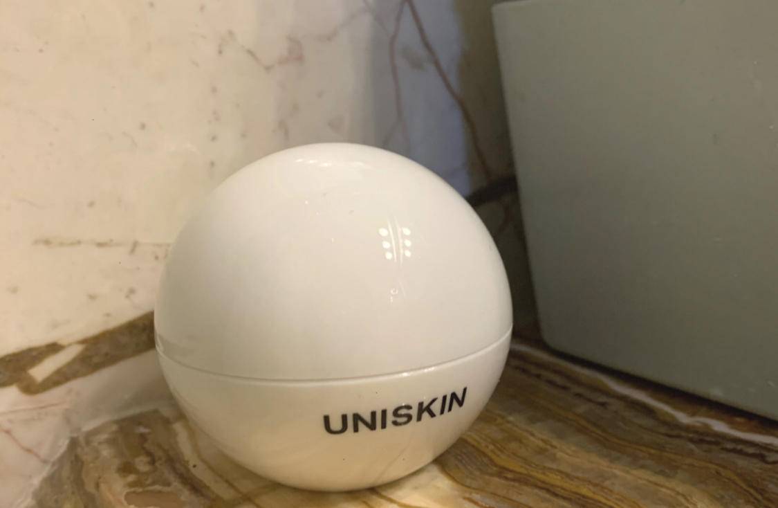 有句话说得好:美不美看脸,老不老看眼