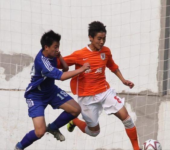 桀骜青少年足球,28岁的c罗为国家队打入几球